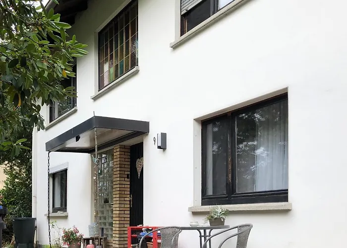Modern Room With Netflix In Porta Westfalica